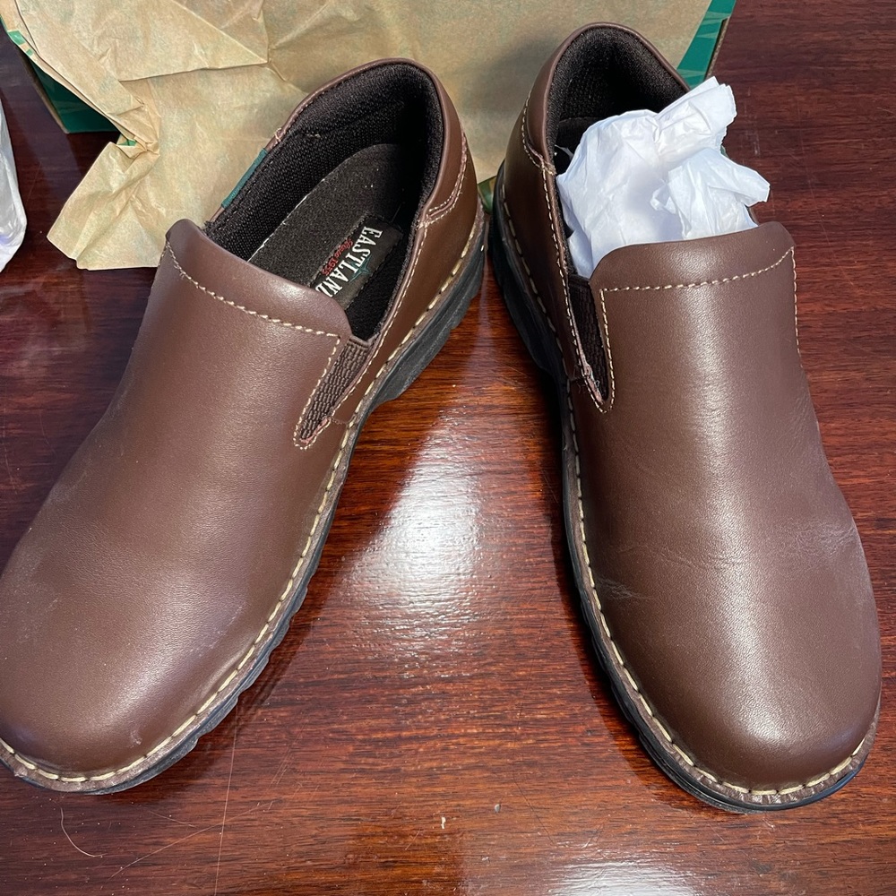 Eastland Shoe Women's Newport Slip-On Flats